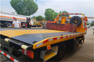 化州附近拖车电话号码服务